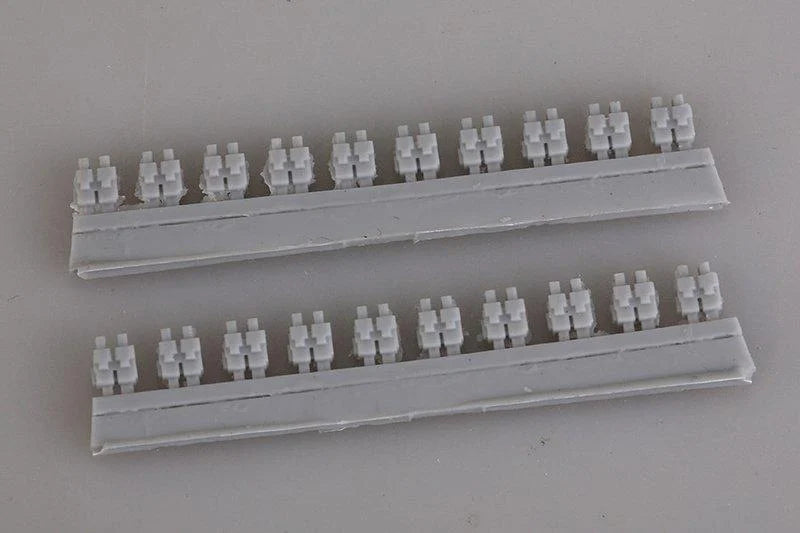 1/12 Electronic plugs (f)