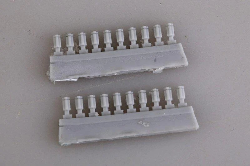 1/12 Electronic plugs (a)
